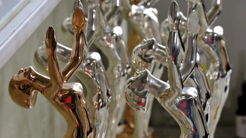 Výroba křišťálových globů pro karlovarský filmový festival