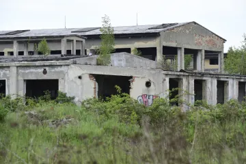 Prodáno. Bývalé vojenské sklady v Olomouci se vydražily za 353 milionů