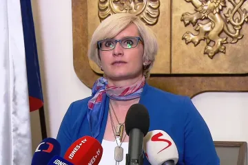 Šlechtová: Situace na obraně je tristní. Šlápla jsem do vosích hnízd, nejraději by mě vystřelili na Mars