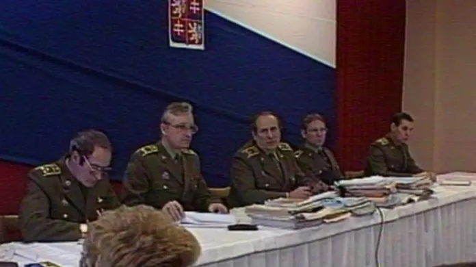 Jiří Bernát jako vojenský soudce - archivní záběr z roku 1992