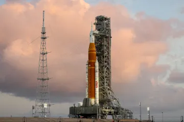 Artemis II se chystá k Měsíci. Start je možný po půlnoci