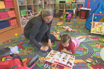 V Česku stále scházejí pěstouni. Ministerstvo práce usiluje o urychlení procesu jejich přípravy