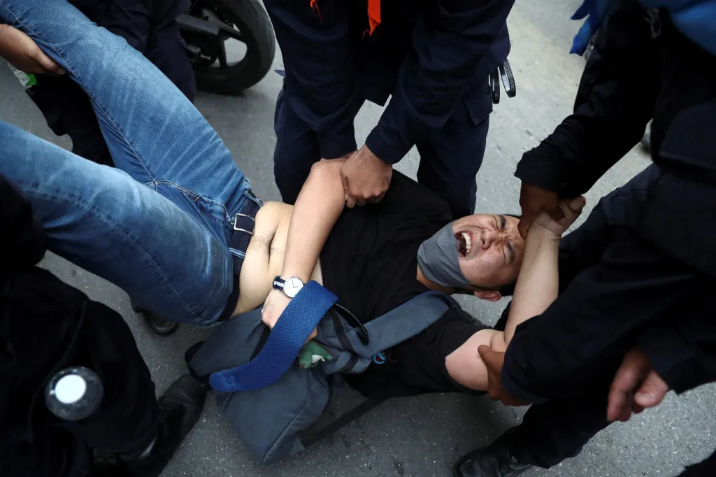 Thajci jsou znovu v ulicích. Protivládních demonstrací se účastní stále větší počet lidí