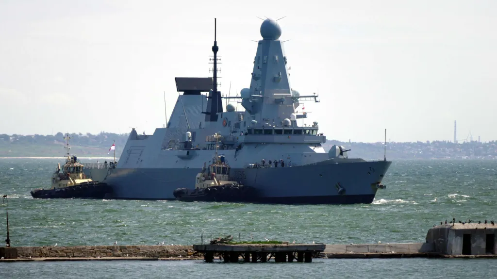 Britský torpédoborec Defender v oděském přístavu