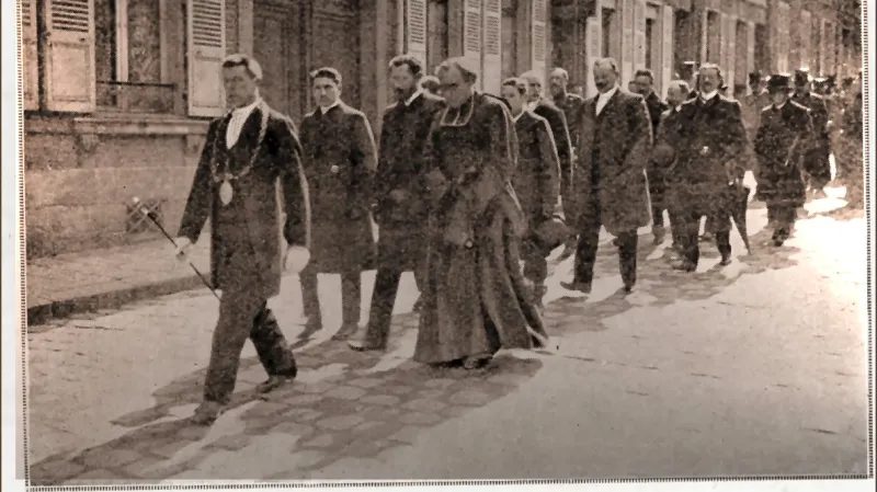 Pohřební průvod Julese Verna