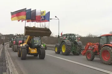 Protestující čeští farmáři vyjeli s technikou do měst i k hranicím. S jejich výhradami se ztotožňuji, řekl ministr Výborný