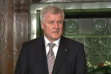 Seehofer v Česku: Energetické koncepce máme odlišné, ale bezpečné