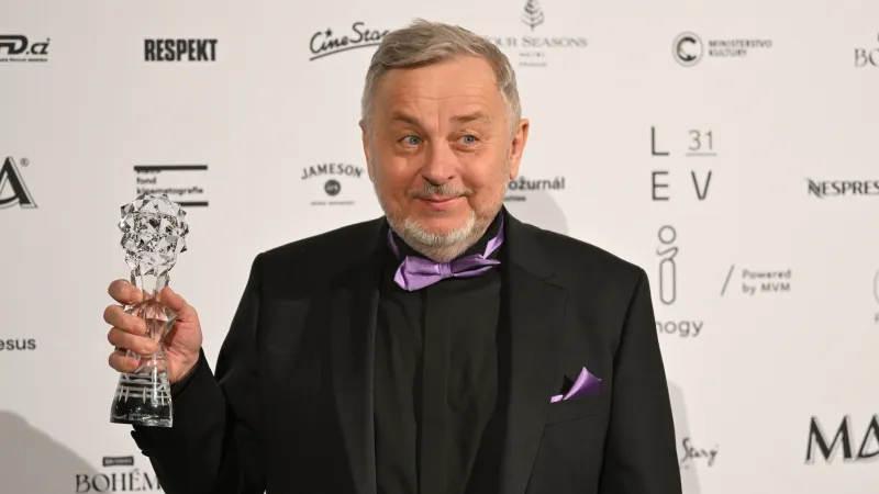 Michal Pavlíček s Českým lvem za hudbu k filmu Tancuj Matyldo