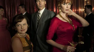 Ocenění Emmy a Zlaté glóby doporučují na obrazovku ČT Šílence z Manhattanu (v originále Mad Men). Fiktivní reklamní agentuře Sterling Cooper vládne v 60. letech kreativní ředitel, který je zároveň géniem, alkoholikem i vrahem skrývajícím se za ukradenou identitu.