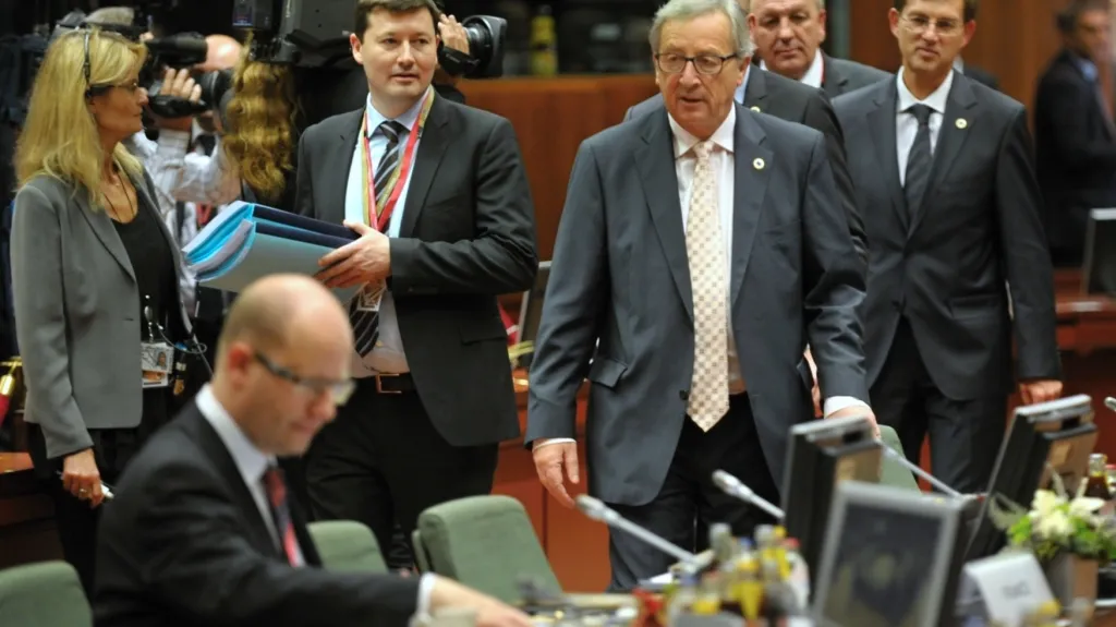 Bohuslav Sobotka (v popředí) při jednom z unijních summitů