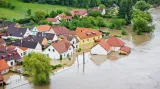 Řeka Lužnice vyplavila 2. června 2013 městskou část Zářečí v Bechyni