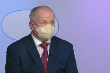 Současná opatření proti šíření covidu zavedla vláda pozdě, míní epidemiolog Prymula