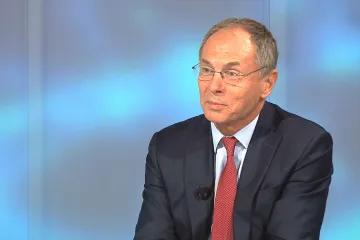 Nejistota a nervozita značně ovlivňují současný svět, uvedl ekonom Švejnar