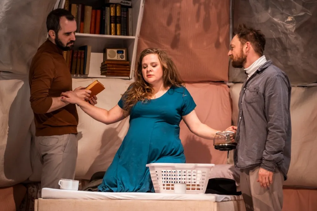 1. října – Divadlo Petra Bezruče v Ostravě uvedlo ve světové premiéře dramatizaci románu Iana McEwana Skořápka