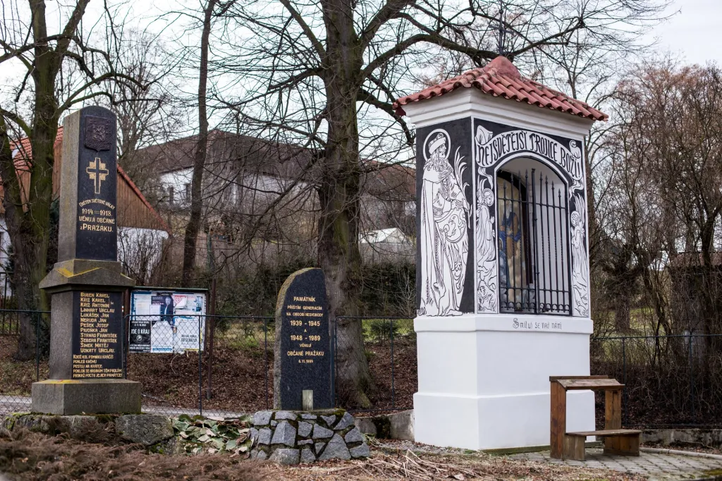 Toulavé nohy přivedly za Bavorovem Švejka přes Svinětice až do obce Pražák na kraji Vodňan. Na návsi jsou dnes vidět pomníky, které připomínají oběti světových válek