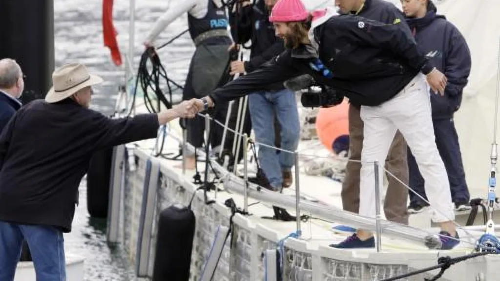 Loď z plastových lahví