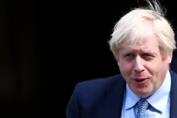 Johnsonovu vládu asi čeká hlasování o nedůvěře. Dočasným premiérem by mohl být Corbyn