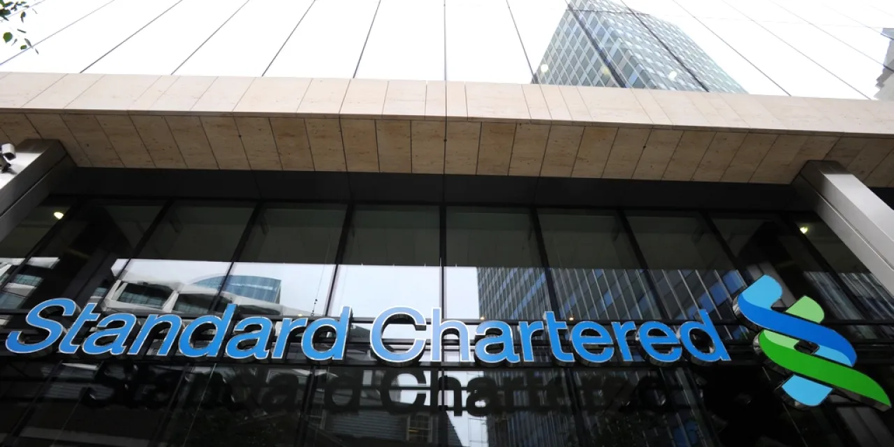 Na seznam „bankovních pilířů“ přibyla BBVA a StanChart — ČT24 — Česká