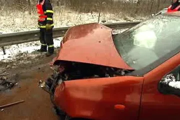 Pojišťovny evidují po přívalech sněhu tisíce škod, hlavně u aut