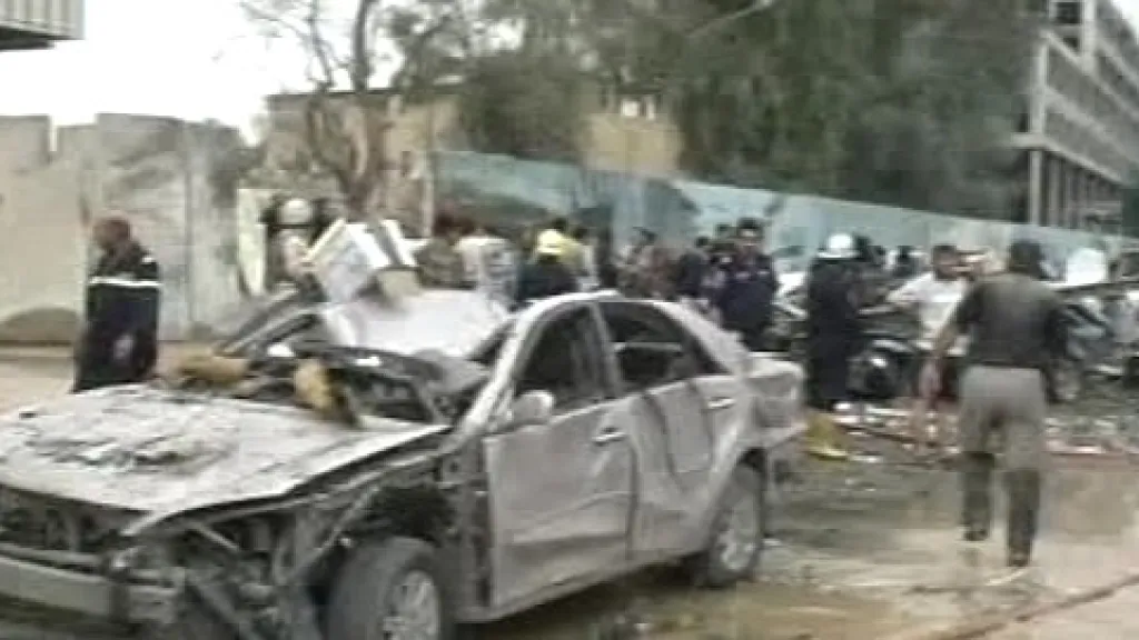 Následky bombového útoku v Bagdádu
