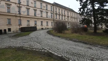 Ve Fakultní nemocnici Olomouc začalo bourání budovy Franz Josef