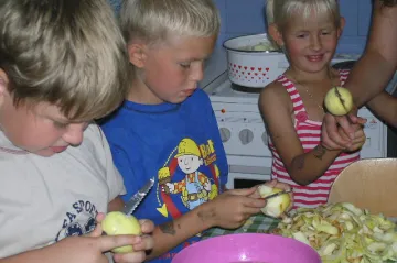 V Dětském klubu v Šumné připravovali jablečný dort