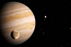 Na Jupiterově měsíci Ganymedu je vodní pára, ukázaly snímky z Hubbleova dalekohledu