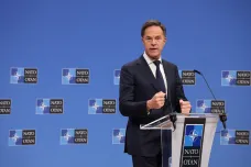 NATO schválilo nové závazky, Rutte navrhl zvýšit obranné výdaje na pět procent HDP