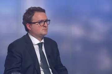 V lavici pro obžalované musí zasednout celé vedení Ruska, říká zmocněnec pro mezinárodní tribunál o válečných zločinech