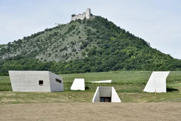 Pálavská zřícenina Děvičky se rozpadá. Ničí ji i desítky tisíc turistů