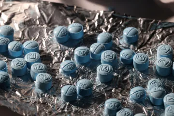 List WSJ popsal, jak se přes Čínu perou peníze z prodeje fentanylu v USA