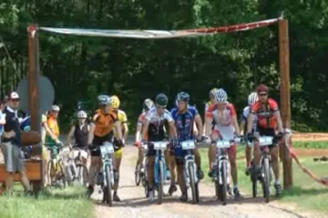 Cyklistický závod na Janovičkách u Broumova