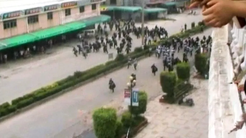 Zásah čínské policie proti demonstrantům