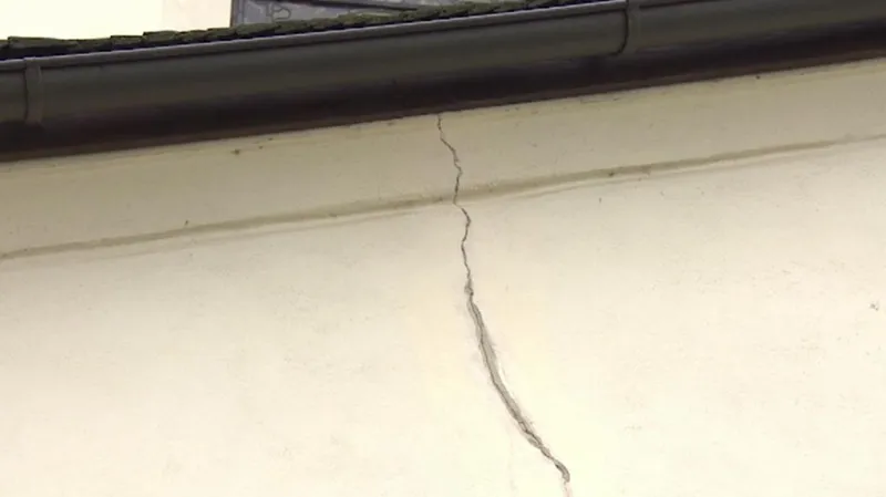 Prasklina na domě v Novém Městě