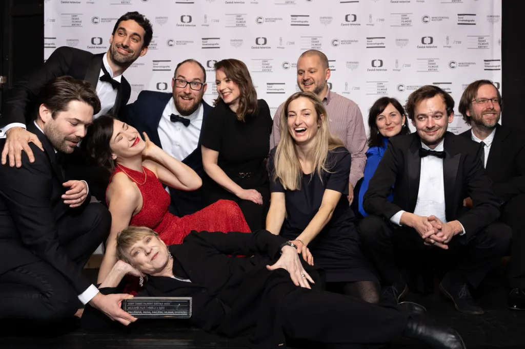 Snímek vznikal v nízkorozpočtových podmínkách. Cena za režii patří Tomáši Pavlíčkovi, oceněném v minulosti už Cenou české filmové kritiky za scénář filmu Chata na prodej, a celovečerně debutujícímu Janu Vejnarovi