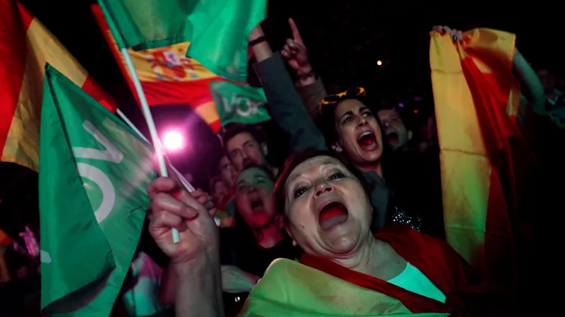 Podporovatelé strany Vox očekávají výsledky předčasných voleb