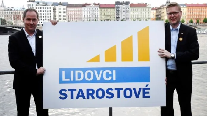 Petr Gazdík a Pavel Bělobrádek představují nové logo,  Autor: Michal Krumphanzl,  Zdroj: ČTK