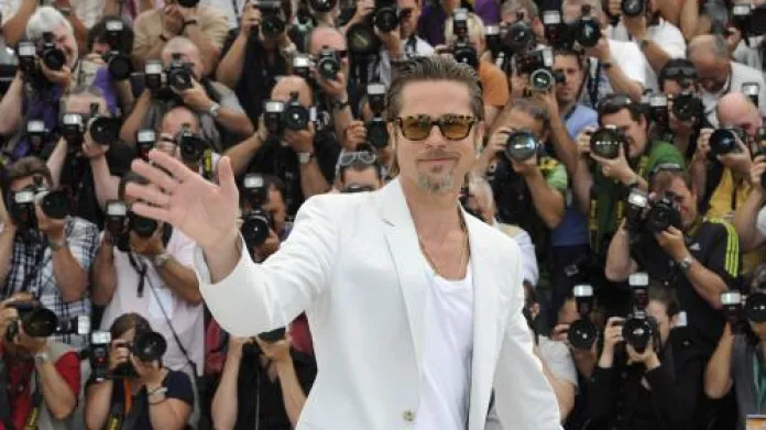 Brad Pitt na festivalu v Cannes 2011 při představování snímku Strom života