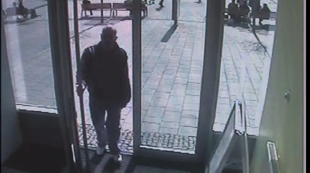 Záběry z průmyslové kamery v bance