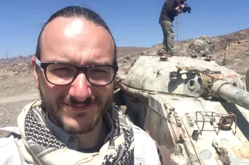 Válečný novinář je člověk. Dát někomu napít, neovlivňuje podle Jakuba Szántó vyváženost reportáže