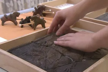 Středověké kachle zrestaurovali studenti. Ukáže je výstava Umění z hlíny