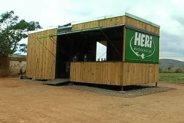 Nedostatek elektřiny na Madagaskaru řeší solárními kiosky