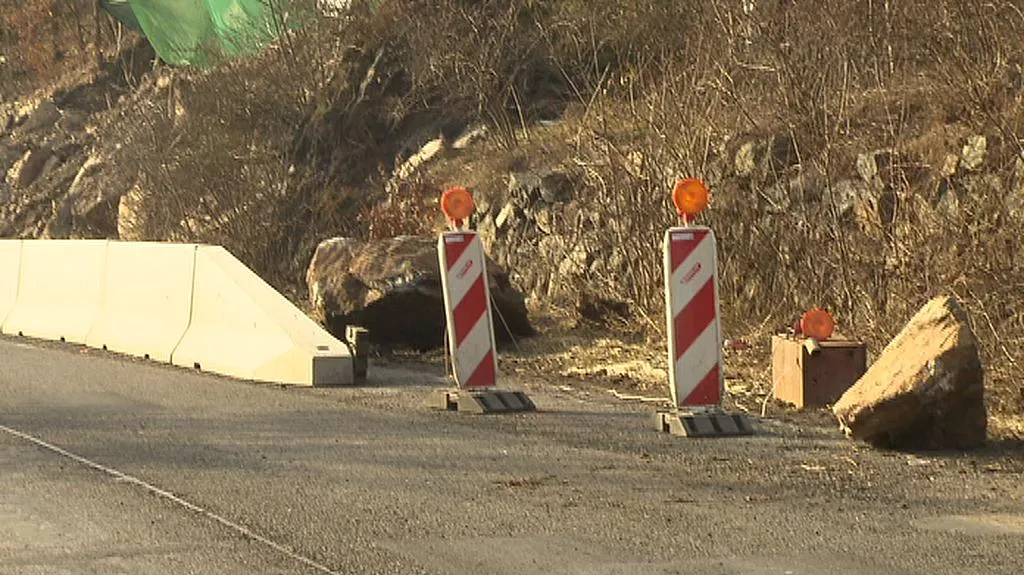 Kameny na silnici