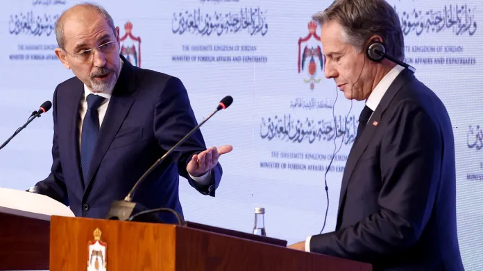 Americký ministr Antony Blinken (vpravo) na návštěvě v Jordánsku