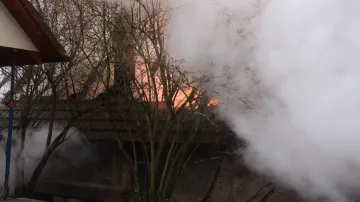 Hořelo hospodářské stavení a neobývaný rodinný domek