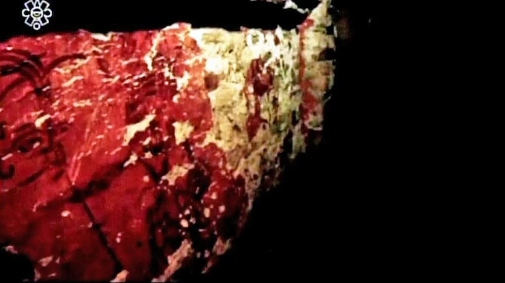 Vnitřek hrobky mayského panovníka