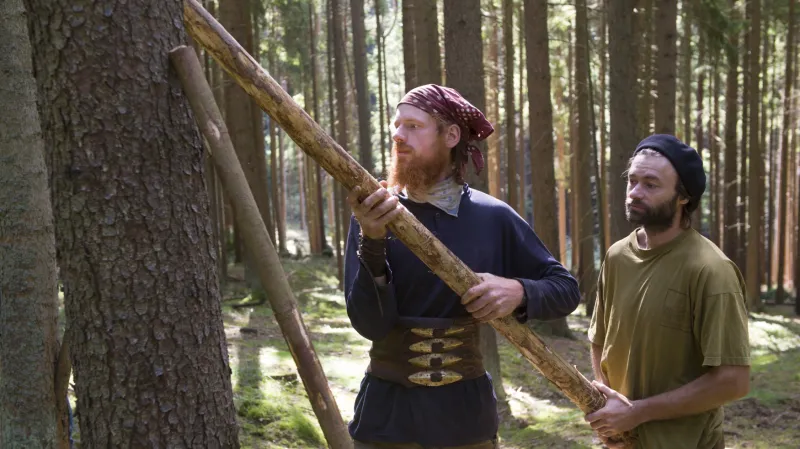 Symbolicky pokácením prvního stromu na dřevěné lešení začala 24. září v Rožmberku nad Vltavou rekonstrukce středověké věže Jakobínka. Po více než stovce let by měla být zpřístupněna veřejnosti.