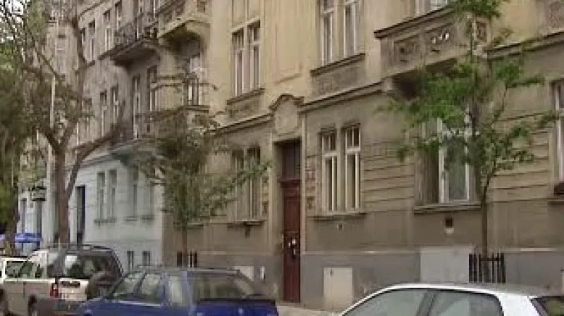 O budovu v hodnotě přibližně padesát milionů korun se pře lidovec Cyril Svoboda s charitativní organizací