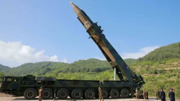 Odborník na jaderné zbraně Bříza: USA a KLDR nechápou denuklearizaci stejně