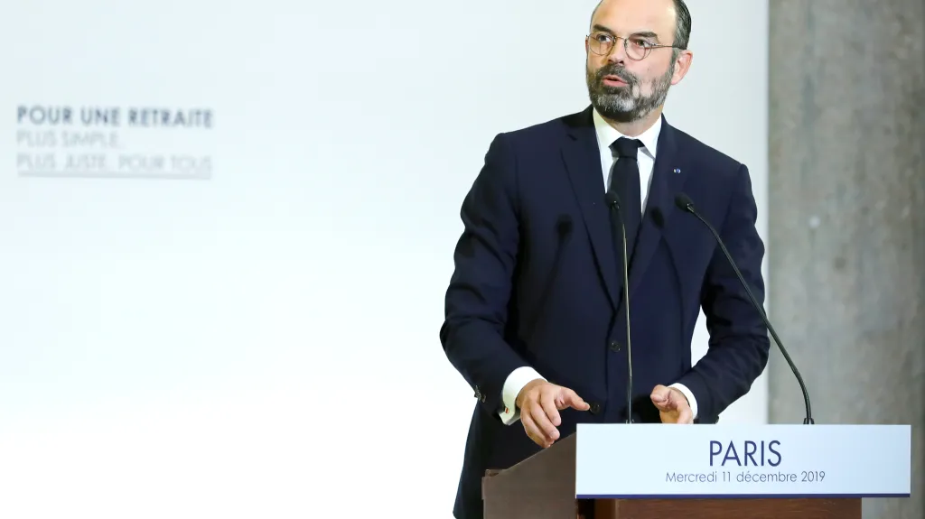 Premiér Philippe při prezentaci reformy